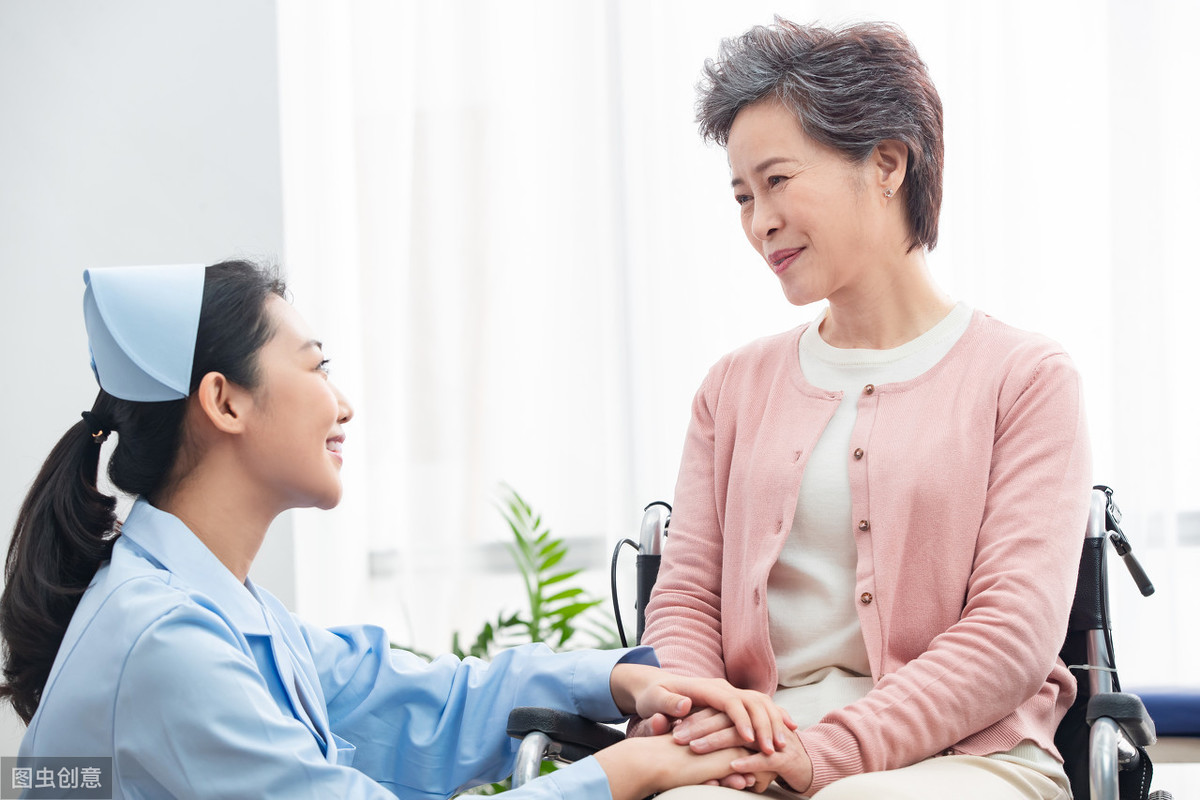 「女人一輩子沒結婚，不生孩子，老了什麼感覺？」 65歲獨居老人道出現實：我後悔了