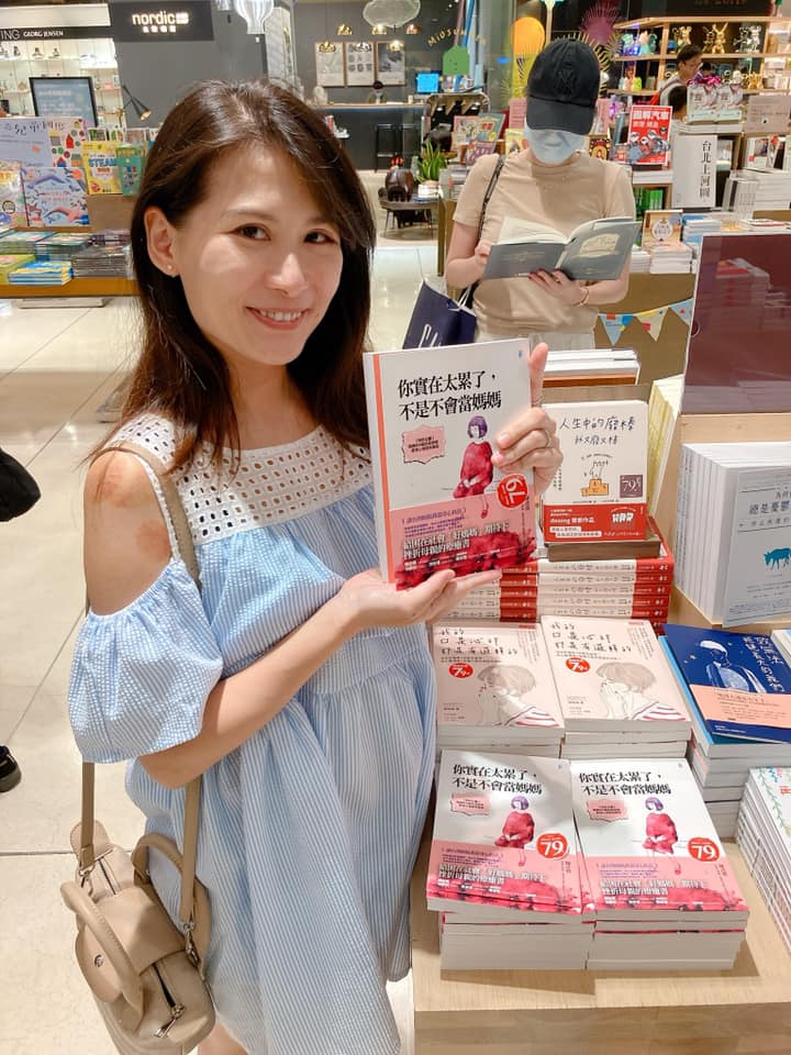 好媽媽標準在哪？她曝「兒子半夜吐滿地」心累大哭　老公卻「拿別的媽媽評價妳」嘆：我不能脆弱嗎