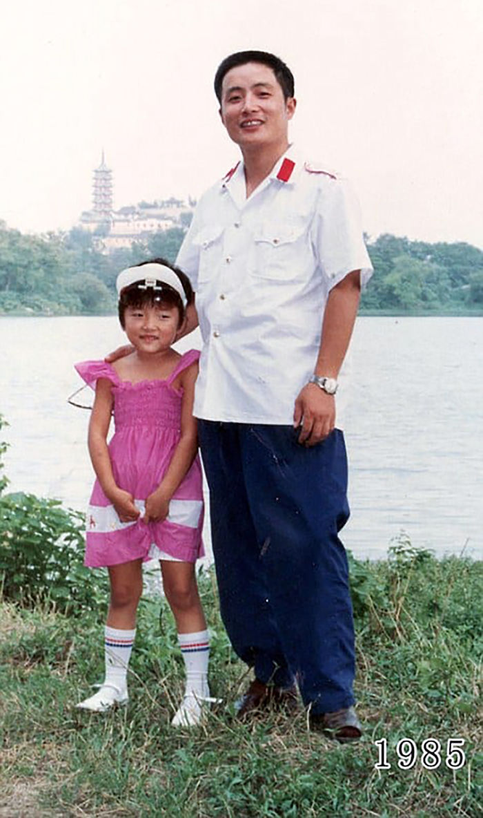 爸爸的溫柔！老爸帶女兒「連續40年同地點合影」　記錄成長點滴「從年輕到成家」最後畫面溫馨動人