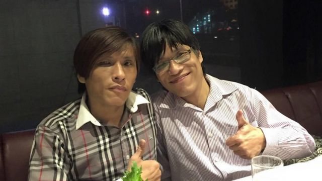 默默關心42年！連體嬰忠仁、忠義「親生爸媽不能接受」連夜逃走　無血緣媽媽「看著他們長大成人」不敢相認