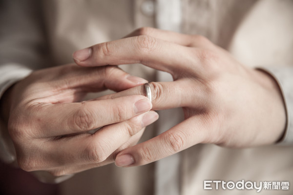 獨養婆婆「苦等台商尪18年」心寒問：該不該離婚？她愛得卑微「曝壓垮婚姻最後稻草」網嘆：男人不值得