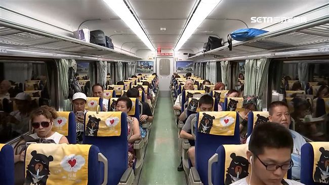 好心父女搭車「讓對號座給長輩」反遭同伴大聲　網友見狀心疼：真的很不值