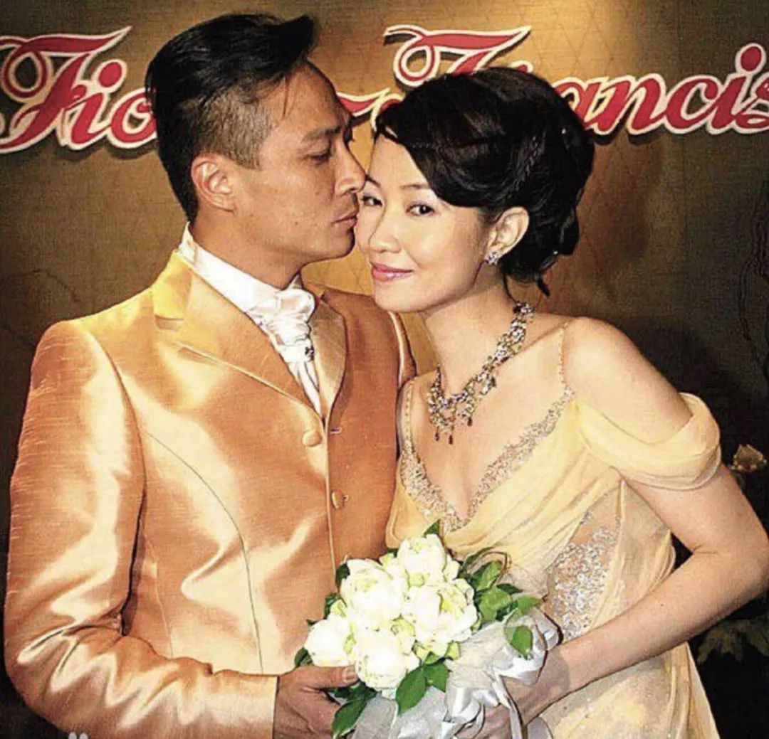 影帝對她一見鍾情！結婚23年「從未親自下廚」 　坐擁1.2億豪宅「掌握9成財產」 53歲仍像少女