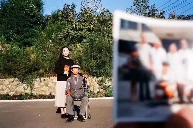 再也回不去！隔代教養孫女「紀錄爺爺最後7年」不留遺憾　曬「最後合照看哭網友」：最美的回憶