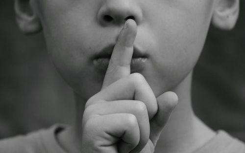 言多必失！少說多做就是福：人與人關係再好，也不要洩露這「五件事」記住了