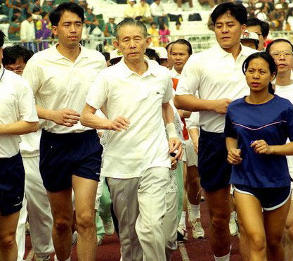 王永慶么子回台！對家族放話「要重掌台塑大權」：我有責任　知情人曝「第一步就卡關」不是說進就進