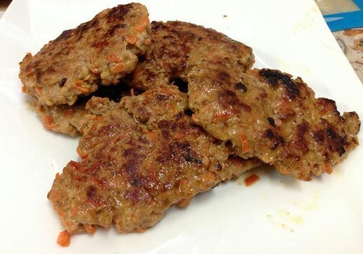 早餐店肉排不是肉？便宜背後「暗藏玄機」沒你想的健康　「製作過程曝光」恐成細菌溫床