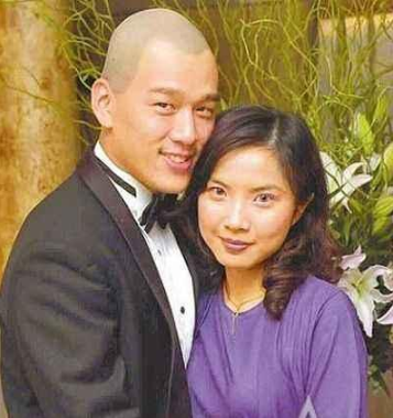 從小立志當奸商！王耀慶「為了不搬家」把房東娶回家　青梅竹馬「相守20年生兩兒」網讃：一舉三得