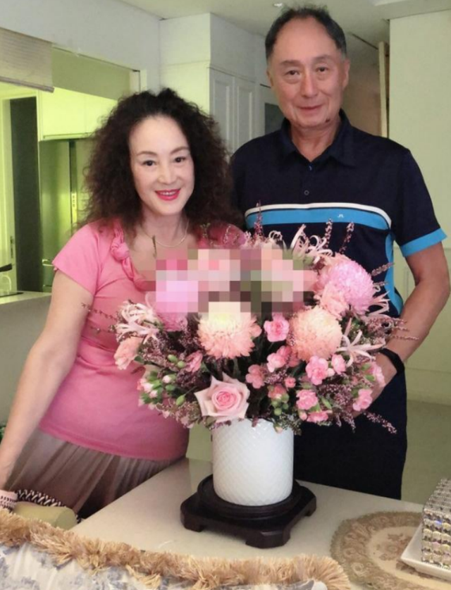 霍建華帶妻女七夕聚會！首曝光「小海豚正面」 　3歲女兒穿條紋衫出鏡「乖巧呆萌」與林心如超像