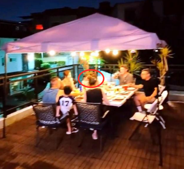 霍建華帶妻女七夕聚會！首曝光「小海豚正面」 　3歲女兒穿條紋衫出鏡「乖巧呆萌」與林心如超像