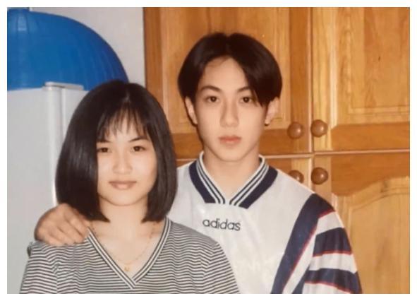 相愛24年！吳尊被曝「從不牽老婆的手」在外都各走各路　知情人無奈曝：「是他們國家不允許」