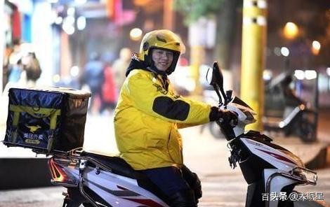 自己連水都捨不得買！外賣員月入1萬「每月上交8千」給老婆花　看到老婆「誤發信息」直接放生