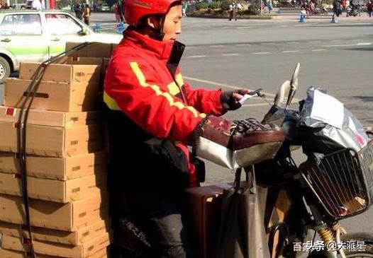 自己連水都捨不得買！外賣員月入1萬「每月上交8千」給老婆花　看到老婆「誤發信息」直接放生