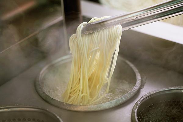 父背債3000萬母離家！10歲童「顧麵攤養弟弟」堅強不怨天   淚喊「陪爸爸度過難關」他愧疚：童年都犧牲掉了