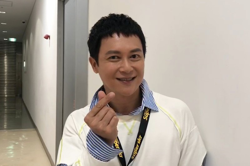 新鞋都買不起！王燦從小貧困「發奮努力賺錢」演成一哥　為爸爸「推掉千萬戲約」忍淚：根本叫不出我