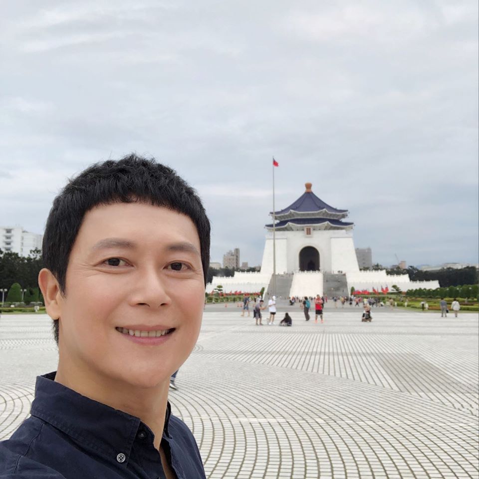 新鞋都買不起！王燦從小貧困「發奮努力賺錢」演成一哥　為爸爸「推掉千萬戲約」忍淚：根本叫不出我