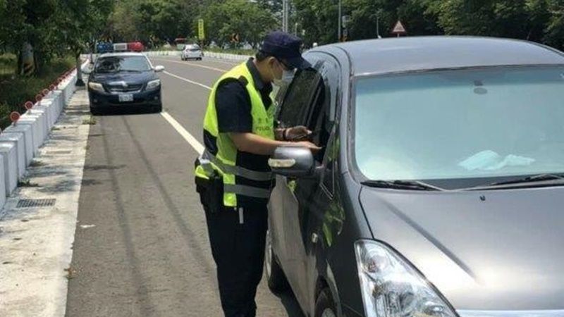 最高罰款5400元！警政署推「全國路口安全大執法」9/1上路　駕駛不服「綠燈等到變紅燈」好無奈：他們罰太少