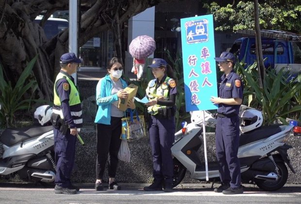 最高罰款5400元！警政署推「全國路口安全大執法」9/1上路　駕駛不服「綠燈等到變紅燈」好無奈：他們罰太少