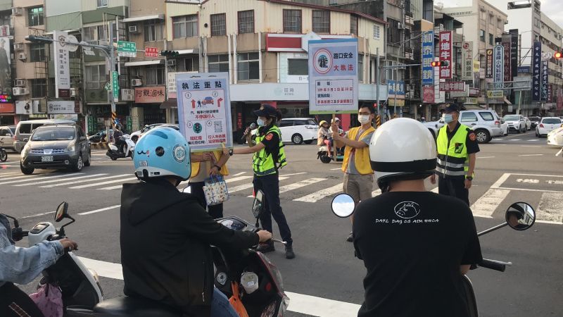 最高罰款5400元！警政署推「全國路口安全大執法」9/1上路　駕駛不服「綠燈等到變紅燈」好無奈：他們罰太少
