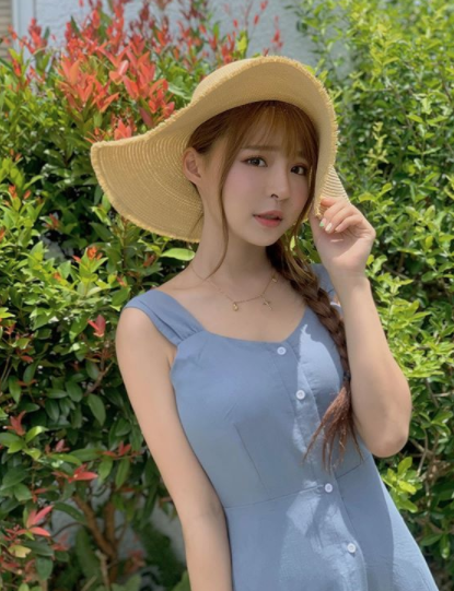 誰才是媽媽？女星曬閨蜜合照「媽媽也在裡面」網驚：根本猜不到　找出本尊讚「凍齡美貌可以出道了」