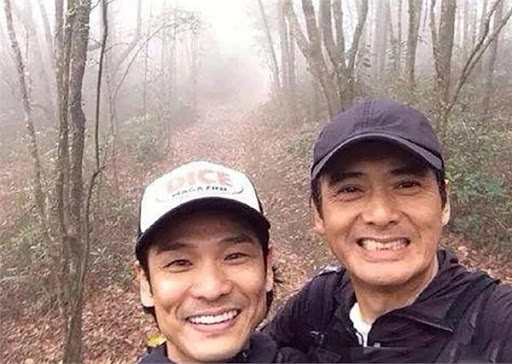 周潤發身家56億「月僅花4千」私下最愛逛菜市場！「每周必登山」一爬6小時：身體顧好比享受物質重要