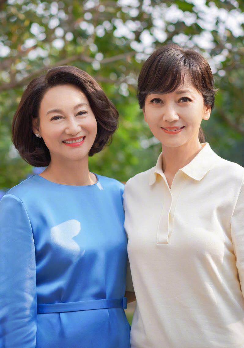 媽媽們別再比YA！「教你拍照怎麼擺」秀出中年女性優雅魅力　3重點不刻意擺拍「凍齡又氣質」