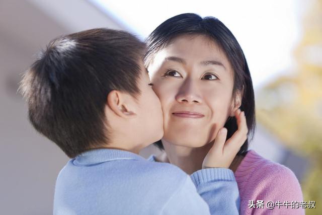 妻子拋夫棄女！單身父「抱3歲愛女送外賣」 引人淚目，四處奔波不言苦：孩子比我更辛苦
