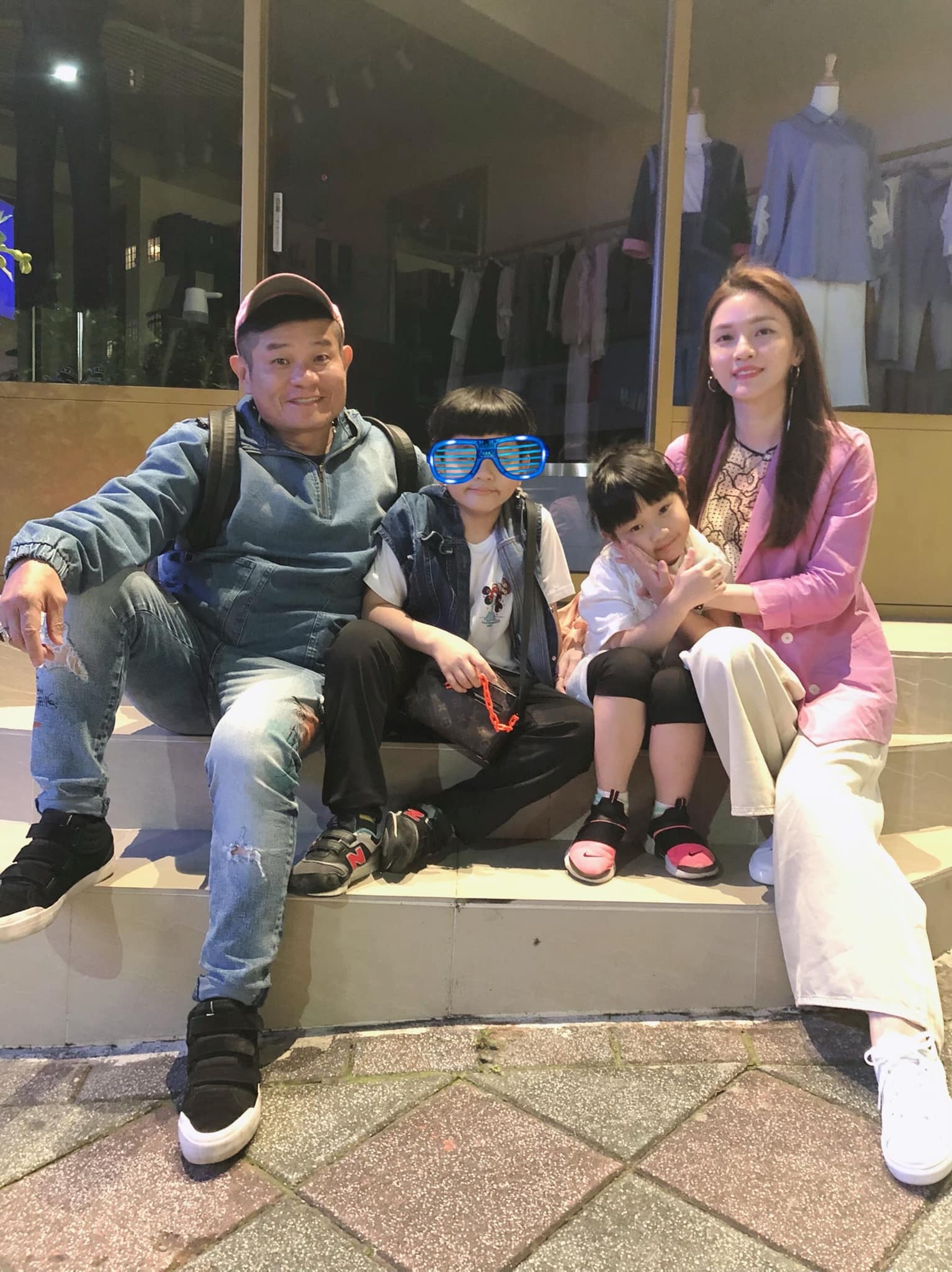 聽某嘴大富貴！許效舜入圍金鐘「第一感謝太太」：娶到她很幸運　破酸言「老夫少妻走不久」9年婚如熱戀