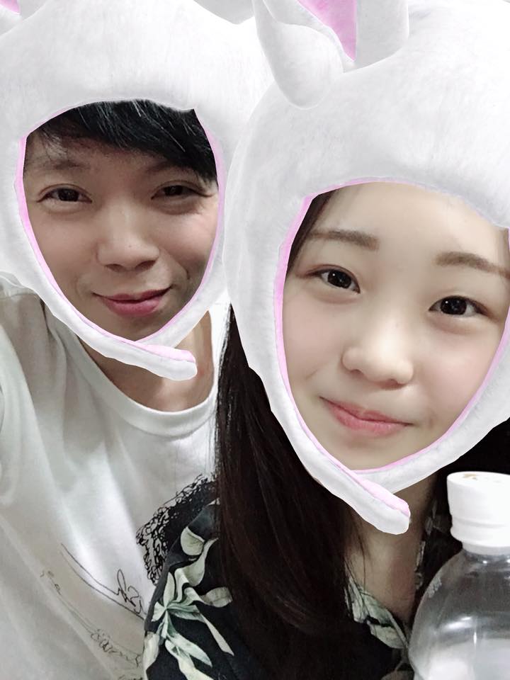 繞了一圈還是你❤️28歲老師「遇上11歲女學生」開啟緣分　18年後「重回國小拍婚紗」愛情故事太浪漫
