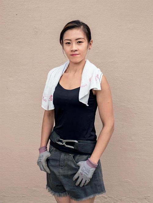 香港最美搬運工！因拉貨一夜爆紅後「牽手富二代」　 現狀曝光出人意料被狂讚：「三觀超正」