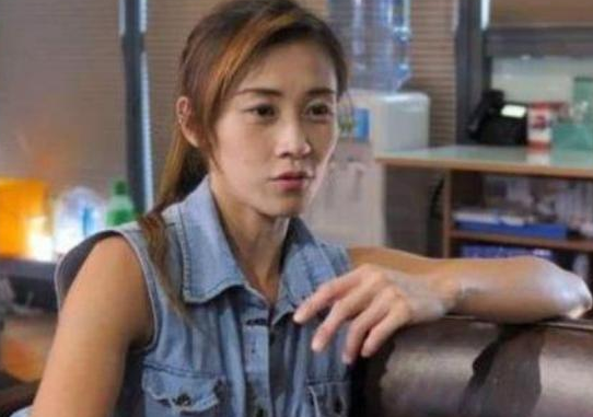 香港最美搬運工！因拉貨一夜爆紅後「牽手富二代」　 現狀曝光出人意料被狂讚：「三觀超正」