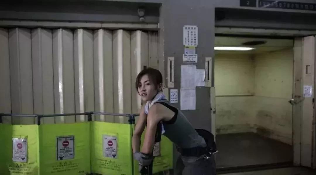 香港最美搬運工！因拉貨一夜爆紅後「牽手富二代」　 現狀曝光出人意料被狂讚：「三觀超正」
