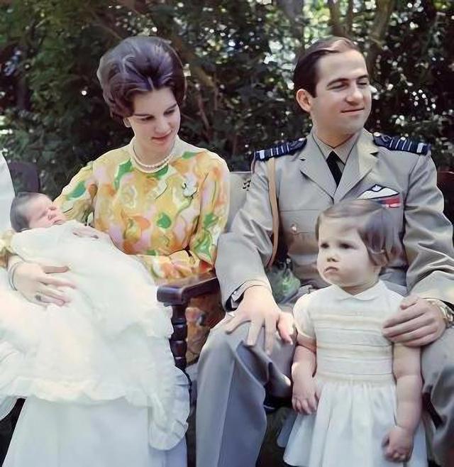 等了40年！19歲王子愛上13歲公主「新婚不久被迫下台」落難海外　命運無情捉弄「夫妻感情卻更深」終盼到奇蹟