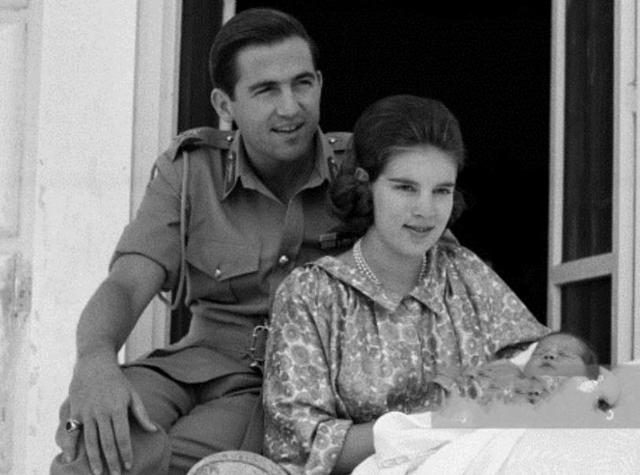 等了40年！19歲王子愛上13歲公主「新婚不久被迫下台」落難海外　命運無情捉弄「夫妻感情卻更深」終盼到奇蹟