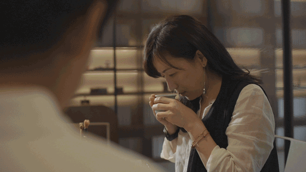 都會叢林中「古風雅宅」！設計師夫婦「買房大膽打掉牆」聯手改造　天天品茗聞香「坐看森林海美景」