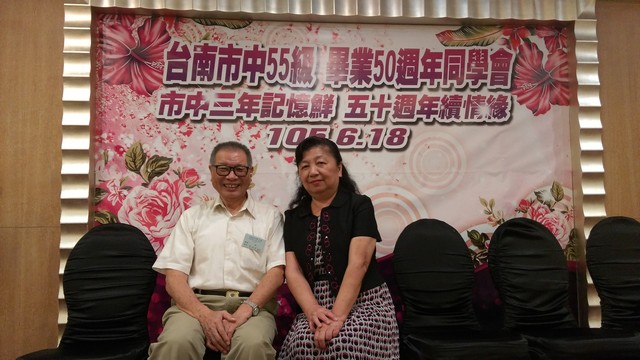 畢業51年！退休師「找回失聯數十年學生」再聚首已白髮蒼蒼　學生回憶湧心頭：謝謝老師從不放棄