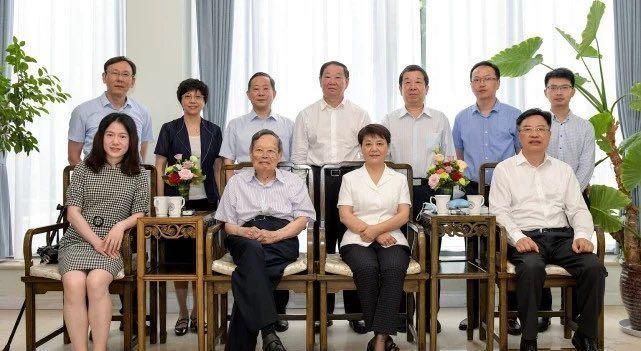 相差54歲的忘年戀！結婚16年恩愛如初「走後希望妻子再嫁」財產全留給兒女 