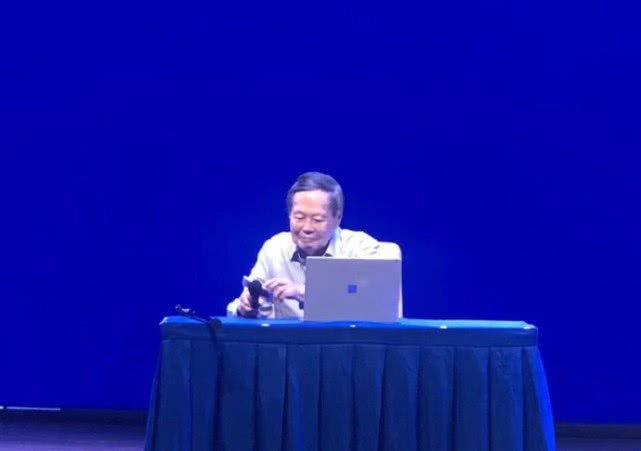 相差54歲的忘年戀！結婚16年恩愛如初「走後希望妻子再嫁」財產全留給兒女 