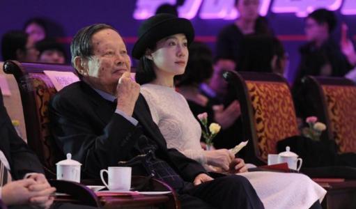 相差54歲的忘年戀！結婚16年恩愛如初「走後希望妻子再嫁」財產全留給兒女 