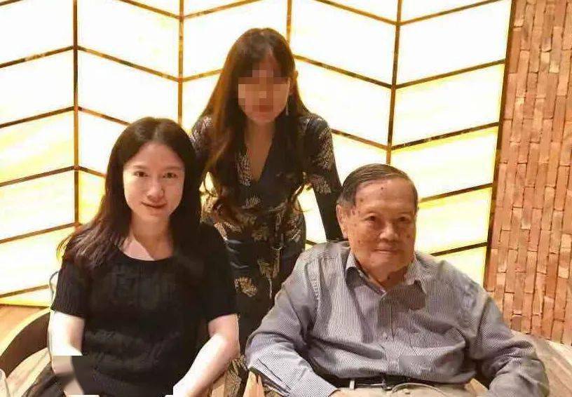 相差54歲的忘年戀！結婚16年恩愛如初「走後希望妻子再嫁」財產全留給兒女 