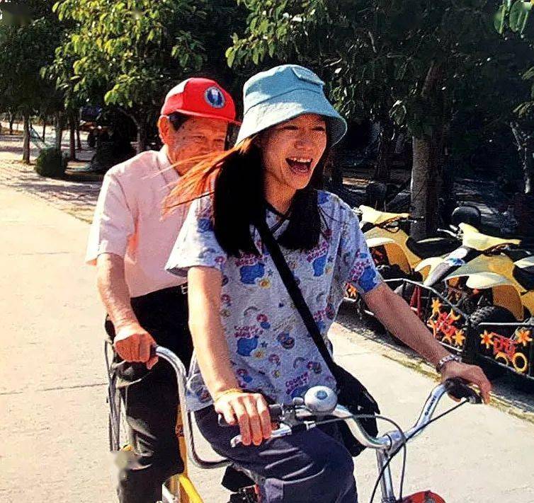 相差54歲的忘年戀！結婚16年恩愛如初「走後希望妻子再嫁」財產全留給兒女 