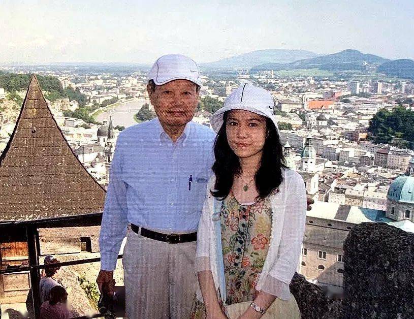 相差54歲的忘年戀！結婚16年恩愛如初「走後希望妻子再嫁」財產全留給兒女 