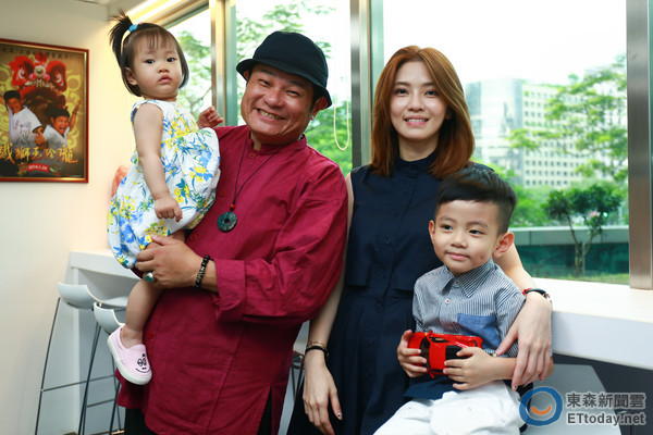 結婚14年！許效舜自曝「3天3夜沒回家」寧願睡路邊　嫩妻罕重話：「以後老了誰要陪你」