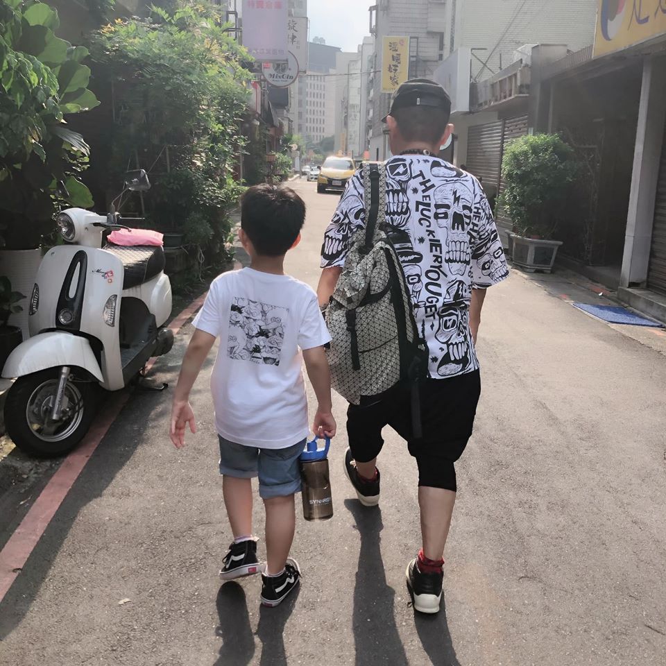 結婚14年！許效舜自曝「3天3夜沒回家」寧願睡路邊　嫩妻罕重話：「以後老了誰要陪你」