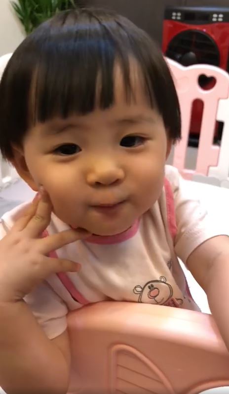 龍鳳胎長大了！顏嘉樂曝「二寶討抱抱影片」大喊：凍未條　老公寵她7年「有口角必先低頭認錯」