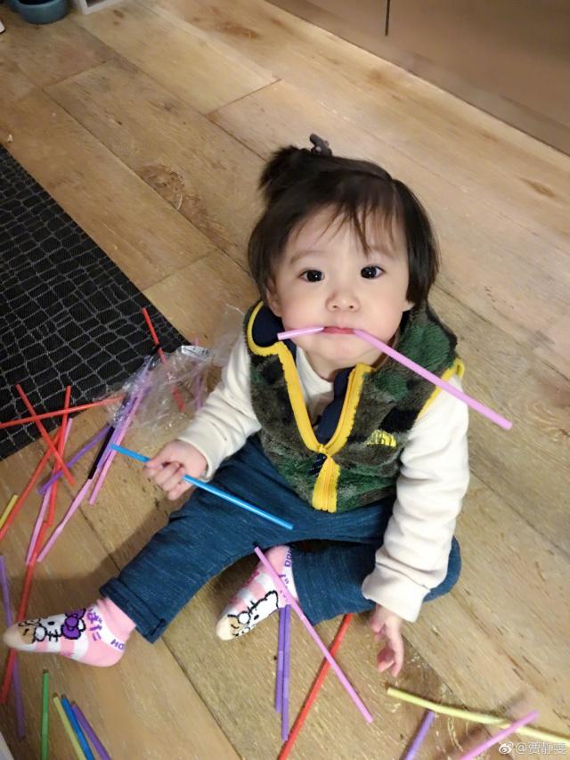大家都說「咘咘的可愛長相」是遺傳到媽媽！但看完修杰楷「小時候照片」...原來她像爸爸！
