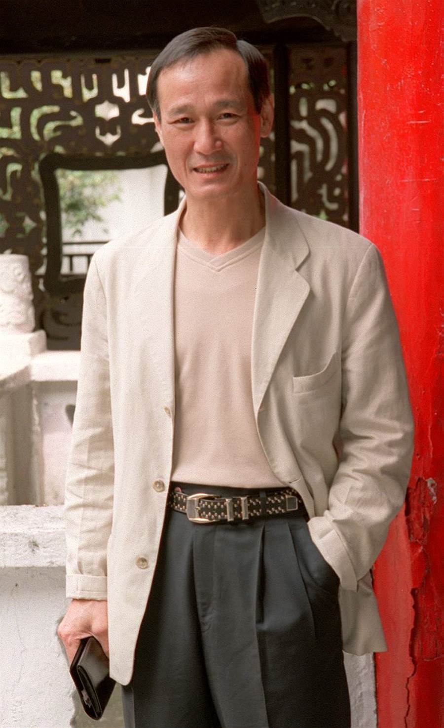 黑道大哥終回頭！77歲《古惑仔》男星「閃婚50年老伴」：名份給太晚　謝當年「妻背黑鍋進去蹲」跟他一輩子
