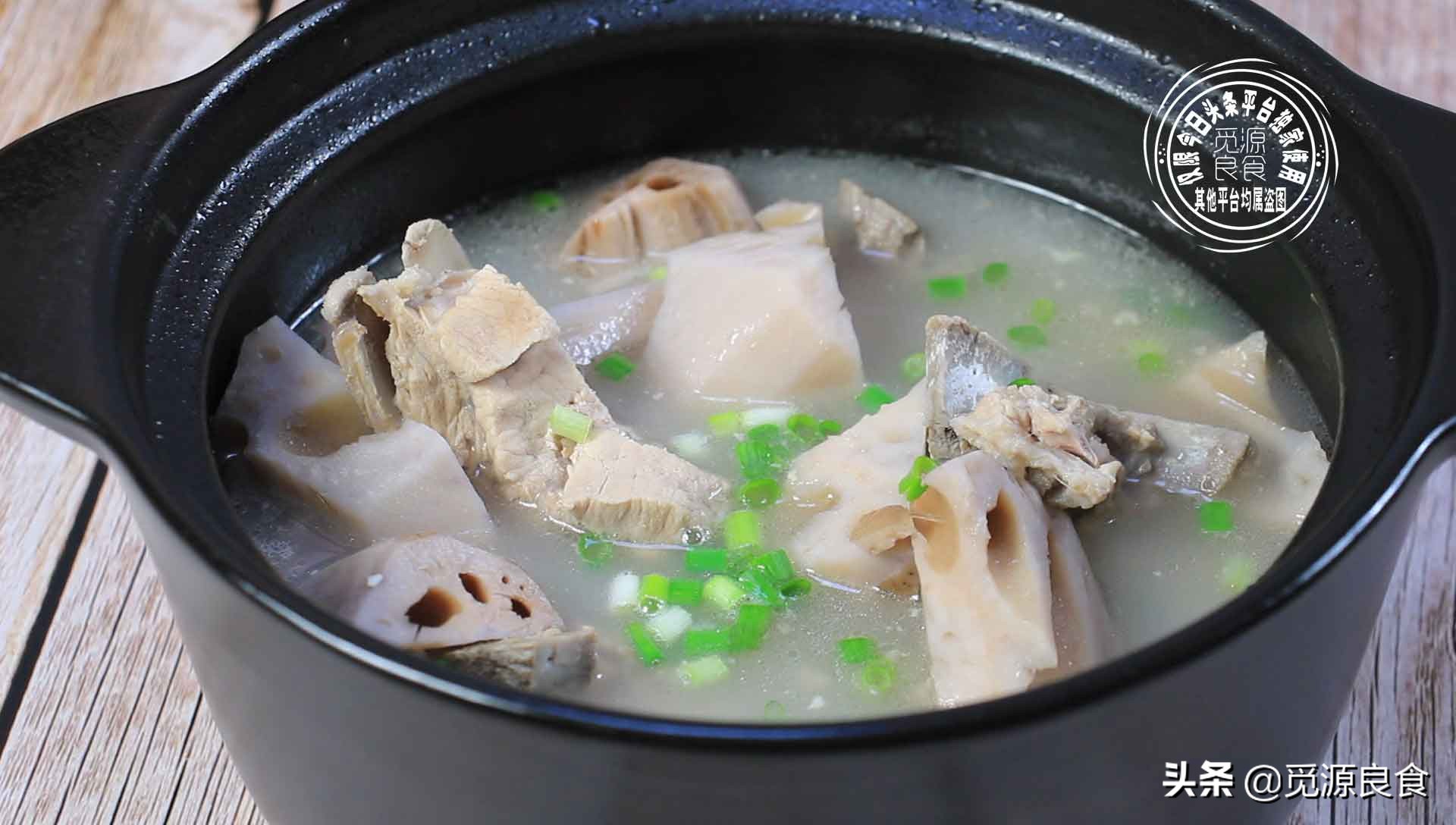 入秋後最適合煲蓮藕排骨湯！但是吃了30年蓮藕才知道，七孔和九孔的區別，別買錯了