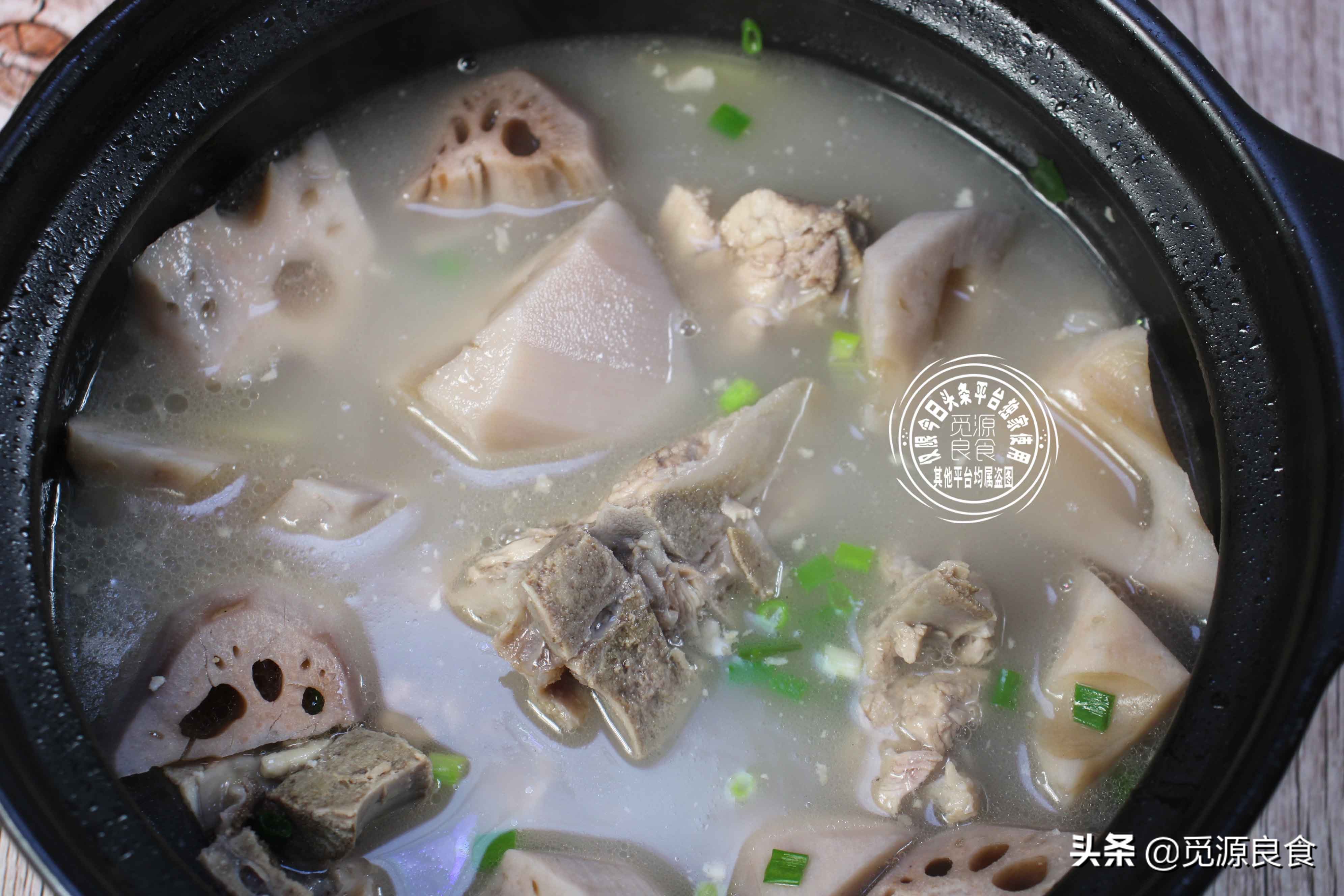 入秋後最適合煲蓮藕排骨湯！但是吃了30年蓮藕才知道，七孔和九孔的區別，別買錯了