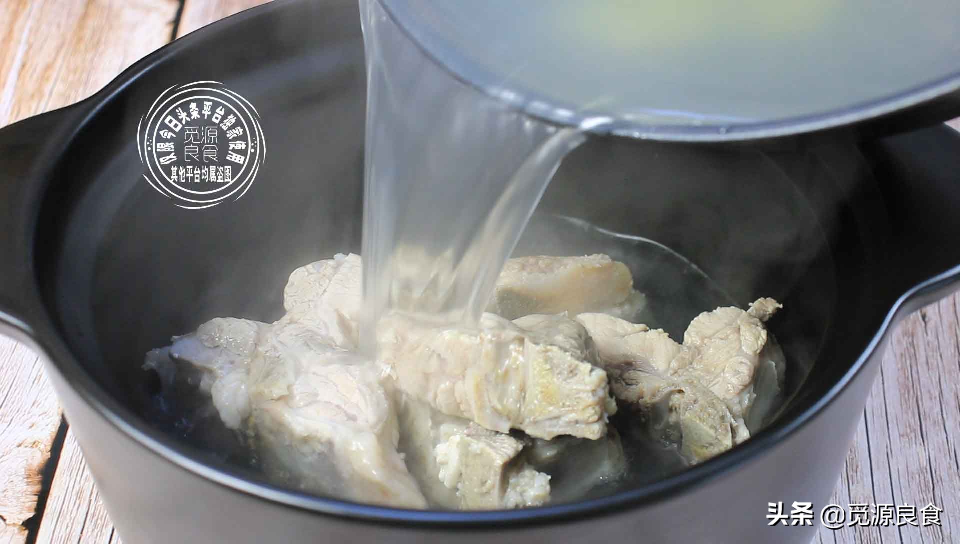 入秋後最適合煲蓮藕排骨湯！但是吃了30年蓮藕才知道，七孔和九孔的區別，別買錯了